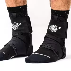 Chrániče členkov SPACE BRACE ANKLE BRACE 2.0
